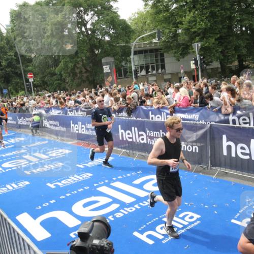 29.06.2025 - hella hamburg halbmarathon Michael Strokosch http://msf.ph/oto/8536921 29.06.2025 10:47:44 Ziel  meine-sportfotos.de