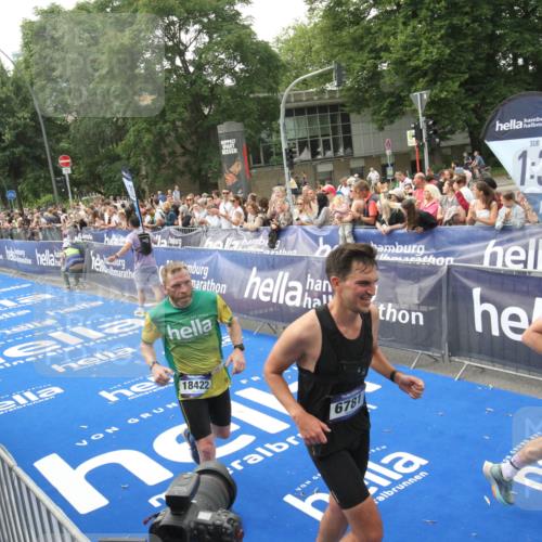 29.06.2025 - hella hamburg halbmarathon Michael Strokosch http://msf.ph/oto/8536924 29.06.2025 10:29:43 Ziel  meine-sportfotos.de