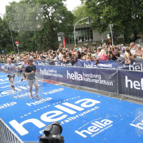 29.06.2025 - hella hamburg halbmarathon Michael Strokosch http://msf.ph/oto/8536925 29.06.2025 10:47:46 Ziel  meine-sportfotos.de