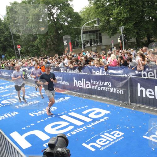 29.06.2025 - hella hamburg halbmarathon Michael Strokosch http://msf.ph/oto/8536927 29.06.2025 10:47:46 Ziel  meine-sportfotos.de