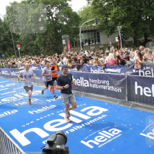 29.06.2025 - hella hamburg halbmarathon Michael Strokosch http://msf.ph/oto/8536928 29.06.2025 10:47:46 Ziel  meine-sportfotos.de