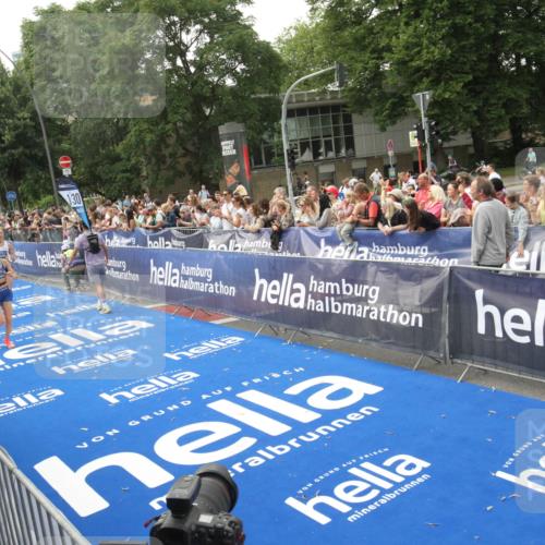 29.06.2025 - hella hamburg halbmarathon Michael Strokosch http://msf.ph/oto/8536931 29.06.2025 10:29:45 Ziel  meine-sportfotos.de