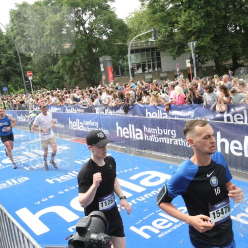 29.06.2025 - hella hamburg halbmarathon Michael Strokosch http://msf.ph/oto/8536940 29.06.2025 10:47:49 Ziel  meine-sportfotos.de