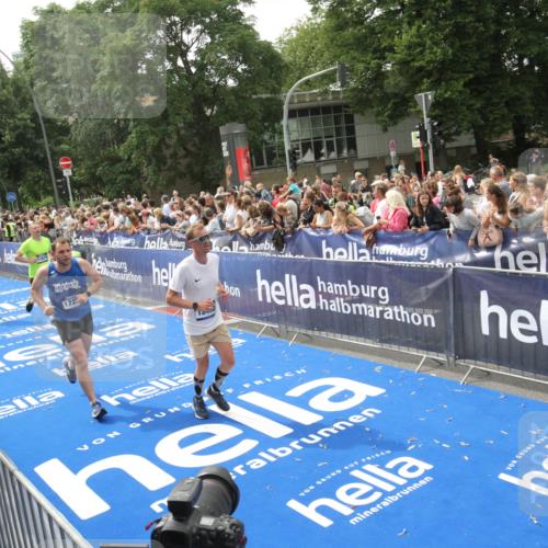 29.06.2025 - hella hamburg halbmarathon Michael Strokosch http://msf.ph/oto/8536943 29.06.2025 10:47:50 Ziel  meine-sportfotos.de