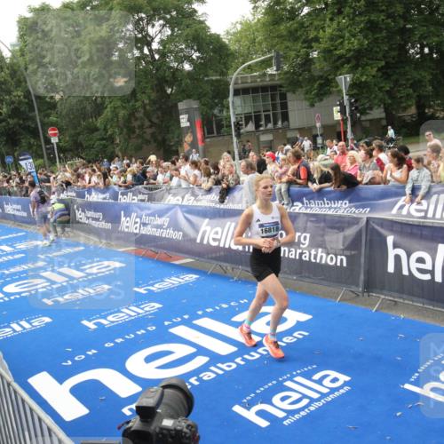 29.06.2025 - hella hamburg halbmarathon Michael Strokosch http://msf.ph/oto/8536944 29.06.2025 10:29:47 Ziel  meine-sportfotos.de