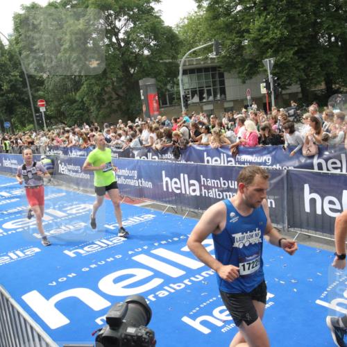 29.06.2025 - hella hamburg halbmarathon Michael Strokosch http://msf.ph/oto/8536950 29.06.2025 10:47:51 Ziel  meine-sportfotos.de