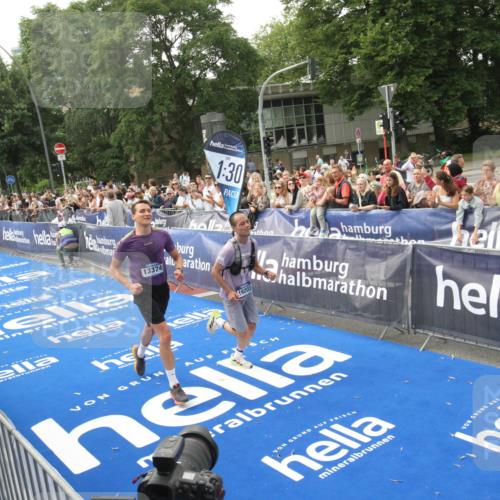 29.06.2025 - hella hamburg halbmarathon Michael Strokosch http://msf.ph/oto/8536953 29.06.2025 10:29:51 Ziel  meine-sportfotos.de
