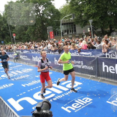 29.06.2025 - hella hamburg halbmarathon Michael Strokosch http://msf.ph/oto/8536955 29.06.2025 10:47:52 Ziel  meine-sportfotos.de