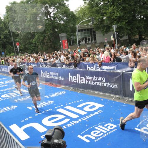 29.06.2025 - hella hamburg halbmarathon Michael Strokosch http://msf.ph/oto/8536958 29.06.2025 10:47:53 Ziel  meine-sportfotos.de