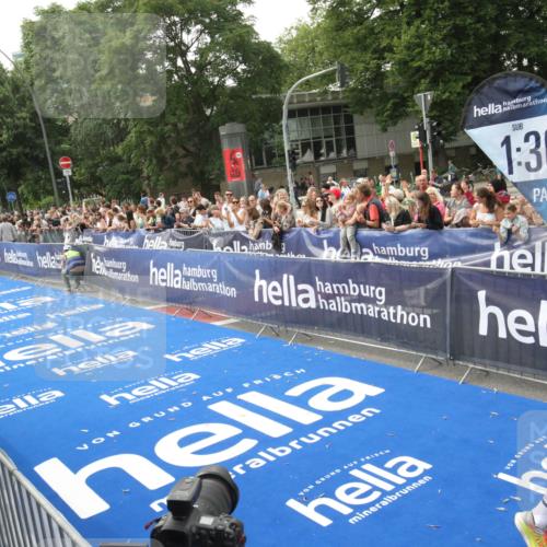29.06.2025 - hella hamburg halbmarathon Michael Strokosch http://msf.ph/oto/8536966 29.06.2025 10:29:59 Ziel  meine-sportfotos.de