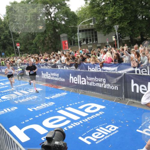 29.06.2025 - hella hamburg halbmarathon Michael Strokosch http://msf.ph/oto/8536971 29.06.2025 10:47:56 Ziel  meine-sportfotos.de