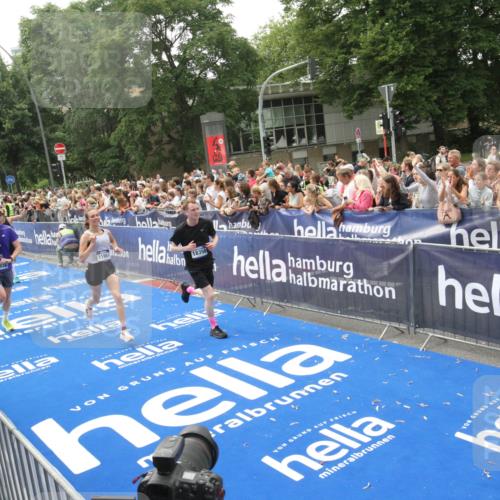 29.06.2025 - hella hamburg halbmarathon Michael Strokosch http://msf.ph/oto/8536975 29.06.2025 10:47:56 Ziel  meine-sportfotos.de
