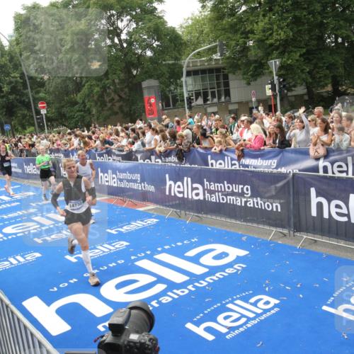 29.06.2025 - hella hamburg halbmarathon Michael Strokosch http://msf.ph/oto/8536984 29.06.2025 10:48:00 Ziel  meine-sportfotos.de