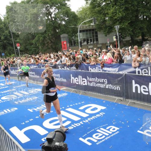 29.06.2025 - hella hamburg halbmarathon Michael Strokosch http://msf.ph/oto/8536986 29.06.2025 10:48:00 Ziel  meine-sportfotos.de