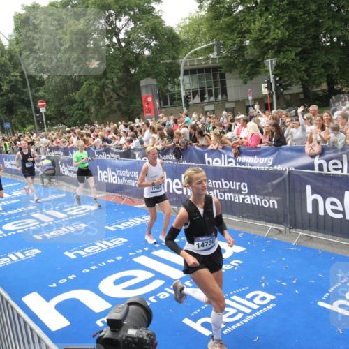 29.06.2025 - hella hamburg halbmarathon Michael Strokosch http://msf.ph/oto/8536988 29.06.2025 10:48:01 Ziel  meine-sportfotos.de