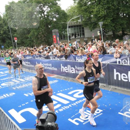 29.06.2025 - hella hamburg halbmarathon Michael Strokosch http://msf.ph/oto/8537002 29.06.2025 10:48:03 Ziel  meine-sportfotos.de