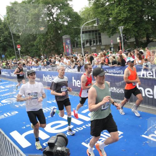 29.06.2025 - hella hamburg halbmarathon Michael Strokosch http://msf.ph/oto/8537003 29.06.2025 10:30:10 Ziel  meine-sportfotos.de