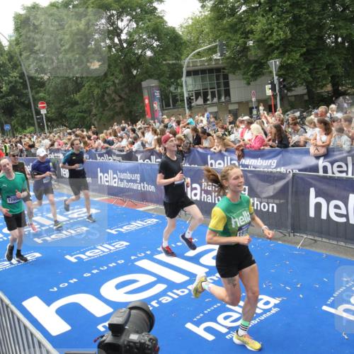 29.06.2025 - hella hamburg halbmarathon Michael Strokosch http://msf.ph/oto/8537010 29.06.2025 10:48:06 Ziel  meine-sportfotos.de