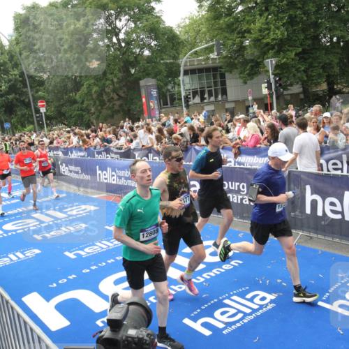 29.06.2025 - hella hamburg halbmarathon Michael Strokosch http://msf.ph/oto/8537015 29.06.2025 10:48:07 Ziel  meine-sportfotos.de