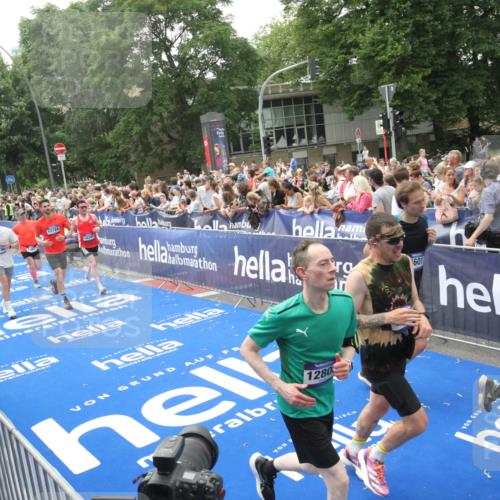 29.06.2025 - hella hamburg halbmarathon Michael Strokosch http://msf.ph/oto/8537017 29.06.2025 10:48:08 Ziel  meine-sportfotos.de