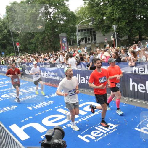 29.06.2025 - hella hamburg halbmarathon Michael Strokosch http://msf.ph/oto/8537029 29.06.2025 10:48:10 Ziel  meine-sportfotos.de