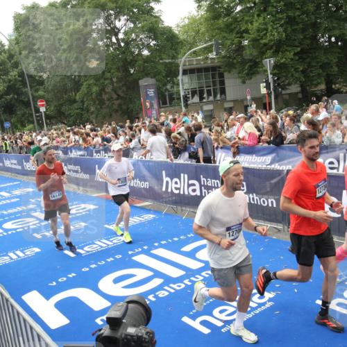 29.06.2025 - hella hamburg halbmarathon Michael Strokosch http://msf.ph/oto/8537031 29.06.2025 10:48:10 Ziel  meine-sportfotos.de