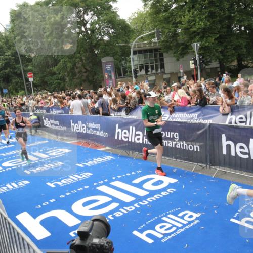 29.06.2025 - hella hamburg halbmarathon Michael Strokosch http://msf.ph/oto/8537039 29.06.2025 10:48:12 Ziel  meine-sportfotos.de