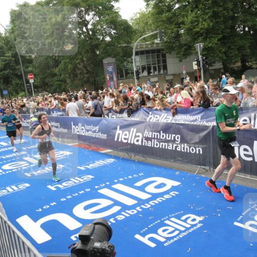 29.06.2025 - hella hamburg halbmarathon Michael Strokosch http://msf.ph/oto/8537041 29.06.2025 10:48:13 Ziel  meine-sportfotos.de
