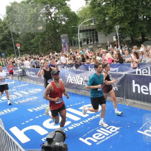 29.06.2025 - hella hamburg halbmarathon Michael Strokosch http://msf.ph/oto/8537056 29.06.2025 10:48:15 Ziel  meine-sportfotos.de
