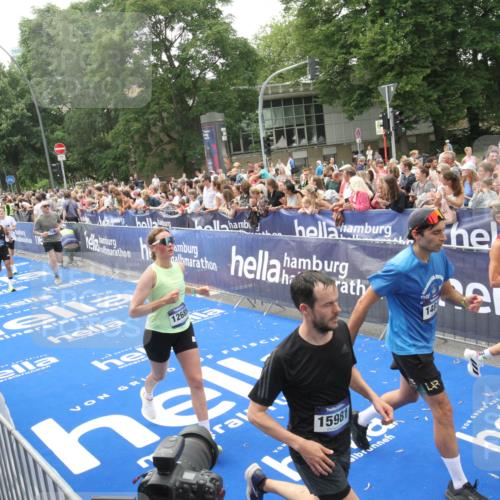 29.06.2025 - hella hamburg halbmarathon Michael Strokosch http://msf.ph/oto/8537074 29.06.2025 10:48:19 Ziel  meine-sportfotos.de