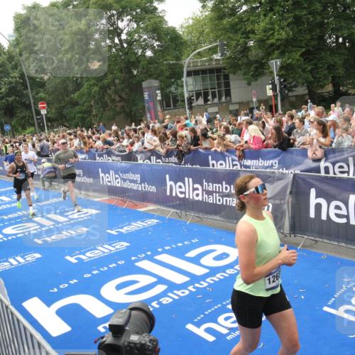 29.06.2025 - hella hamburg halbmarathon Michael Strokosch http://msf.ph/oto/8537076 29.06.2025 10:48:20 Ziel  meine-sportfotos.de