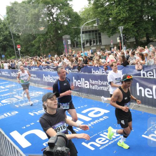 29.06.2025 - hella hamburg halbmarathon Michael Strokosch http://msf.ph/oto/8537086 29.06.2025 10:48:22 Ziel  meine-sportfotos.de