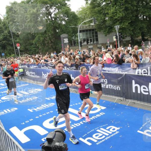 29.06.2025 - hella hamburg halbmarathon Michael Strokosch http://msf.ph/oto/8537103 29.06.2025 10:48:26 Ziel  meine-sportfotos.de