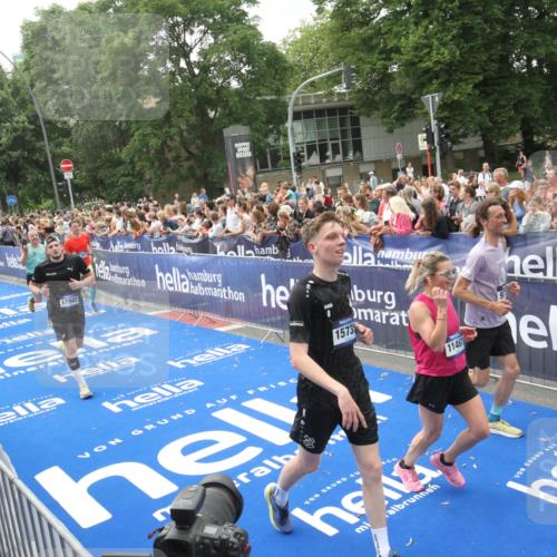 29.06.2025 - hella hamburg halbmarathon Michael Strokosch http://msf.ph/oto/8537105 29.06.2025 10:48:26 Ziel  meine-sportfotos.de