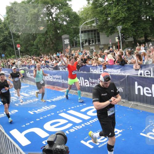 29.06.2025 - hella hamburg halbmarathon Michael Strokosch http://msf.ph/oto/8537113 29.06.2025 10:48:28 Ziel  meine-sportfotos.de