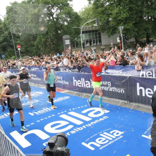 29.06.2025 - hella hamburg halbmarathon Michael Strokosch http://msf.ph/oto/8537115 29.06.2025 10:48:28 Ziel  meine-sportfotos.de