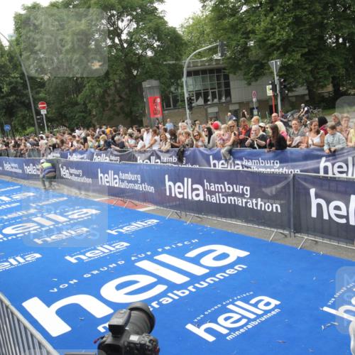 29.06.2025 - hella hamburg halbmarathon Michael Strokosch http://msf.ph/oto/8537117 29.06.2025 10:30:44 Ziel  meine-sportfotos.de