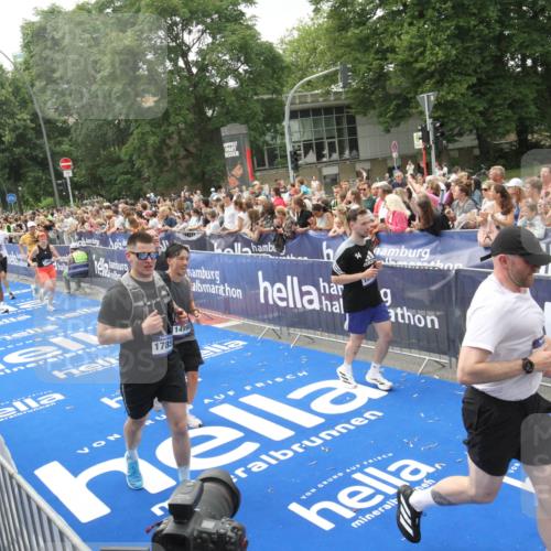 29.06.2025 - hella hamburg halbmarathon Michael Strokosch http://msf.ph/oto/8537140 29.06.2025 10:48:34 Ziel  meine-sportfotos.de
