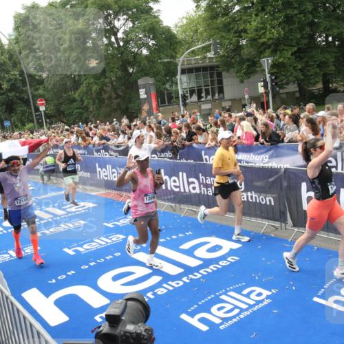 29.06.2025 - hella hamburg halbmarathon Michael Strokosch http://msf.ph/oto/8537149 29.06.2025 10:48:36 Ziel  meine-sportfotos.de
