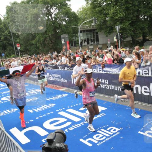 29.06.2025 - hella hamburg halbmarathon Michael Strokosch http://msf.ph/oto/8537151 29.06.2025 10:48:36 Ziel  meine-sportfotos.de