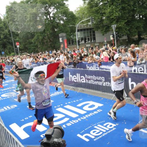 29.06.2025 - hella hamburg halbmarathon Michael Strokosch http://msf.ph/oto/8537153 29.06.2025 10:48:37 Ziel  meine-sportfotos.de