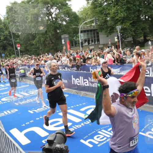 29.06.2025 - hella hamburg halbmarathon Michael Strokosch http://msf.ph/oto/8537157 29.06.2025 10:48:38 Ziel  meine-sportfotos.de