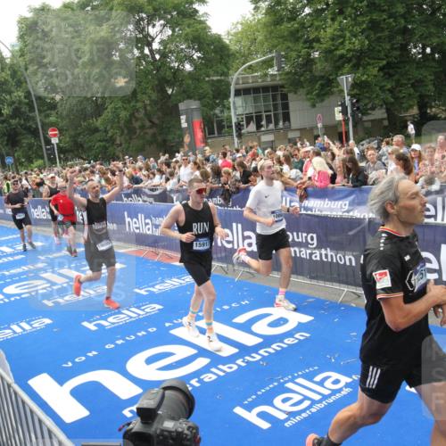 29.06.2025 - hella hamburg halbmarathon Michael Strokosch http://msf.ph/oto/8537161 29.06.2025 10:48:38 Ziel  meine-sportfotos.de