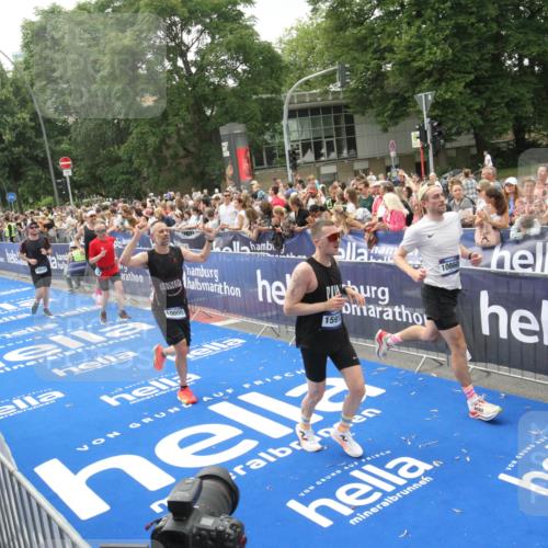 29.06.2025 - hella hamburg halbmarathon Michael Strokosch http://msf.ph/oto/8537163 29.06.2025 10:48:39 Ziel  meine-sportfotos.de