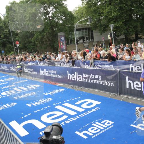 29.06.2025 - hella hamburg halbmarathon Michael Strokosch http://msf.ph/oto/8537169 29.06.2025 10:30:59 Ziel  meine-sportfotos.de