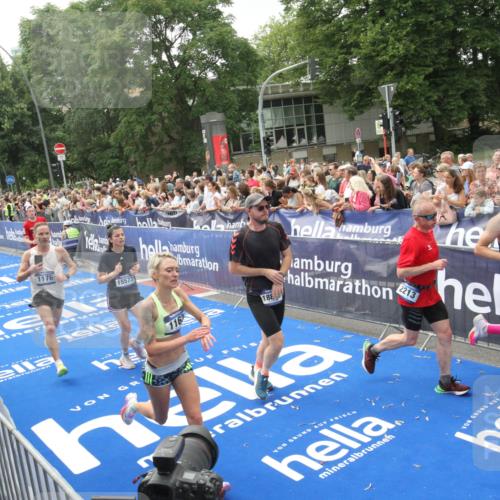 29.06.2025 - hella hamburg halbmarathon Michael Strokosch http://msf.ph/oto/8537176 29.06.2025 10:48:41 Ziel  meine-sportfotos.de