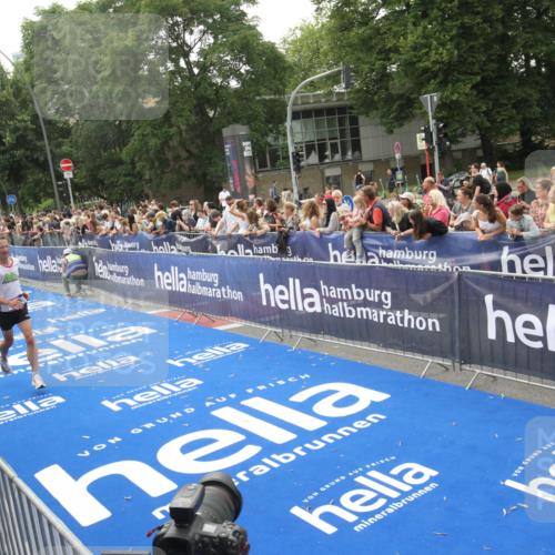 29.06.2025 - hella hamburg halbmarathon Michael Strokosch http://msf.ph/oto/8537188 29.06.2025 10:31:10 Ziel  meine-sportfotos.de