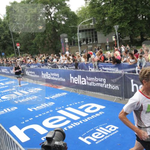29.06.2025 - hella hamburg halbmarathon Michael Strokosch http://msf.ph/oto/8537197 29.06.2025 10:31:12 Ziel  meine-sportfotos.de