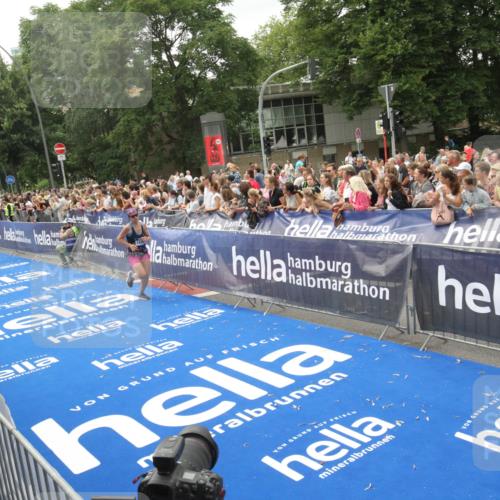 29.06.2025 - hella hamburg halbmarathon Michael Strokosch http://msf.ph/oto/8537206 29.06.2025 10:48:48 Ziel  meine-sportfotos.de