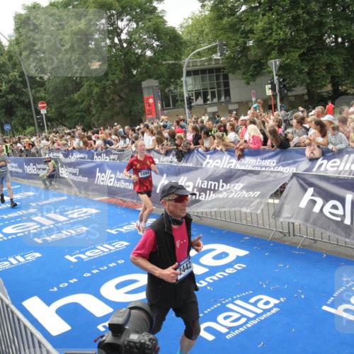29.06.2025 - hella hamburg halbmarathon Michael Strokosch http://msf.ph/oto/8537215 29.06.2025 10:48:51 Ziel  meine-sportfotos.de